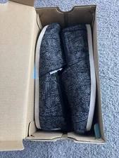 womens Tom’s shoes-size 6.5M-