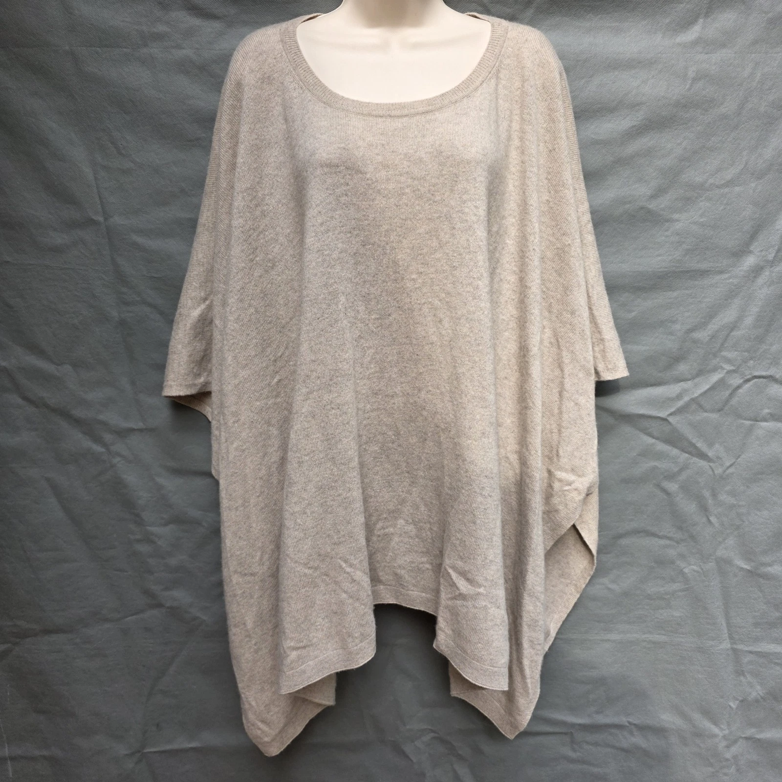 Tommy Bahama 100% Cashmere Shawl Poncho Sweater Beige Tan One Size Casual
Opens in a new window or t