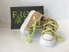 Babyschuhe Chuck 10cm Beige Herz 3-6 Monate gestrickt gehäkelt Handarbeit Neu