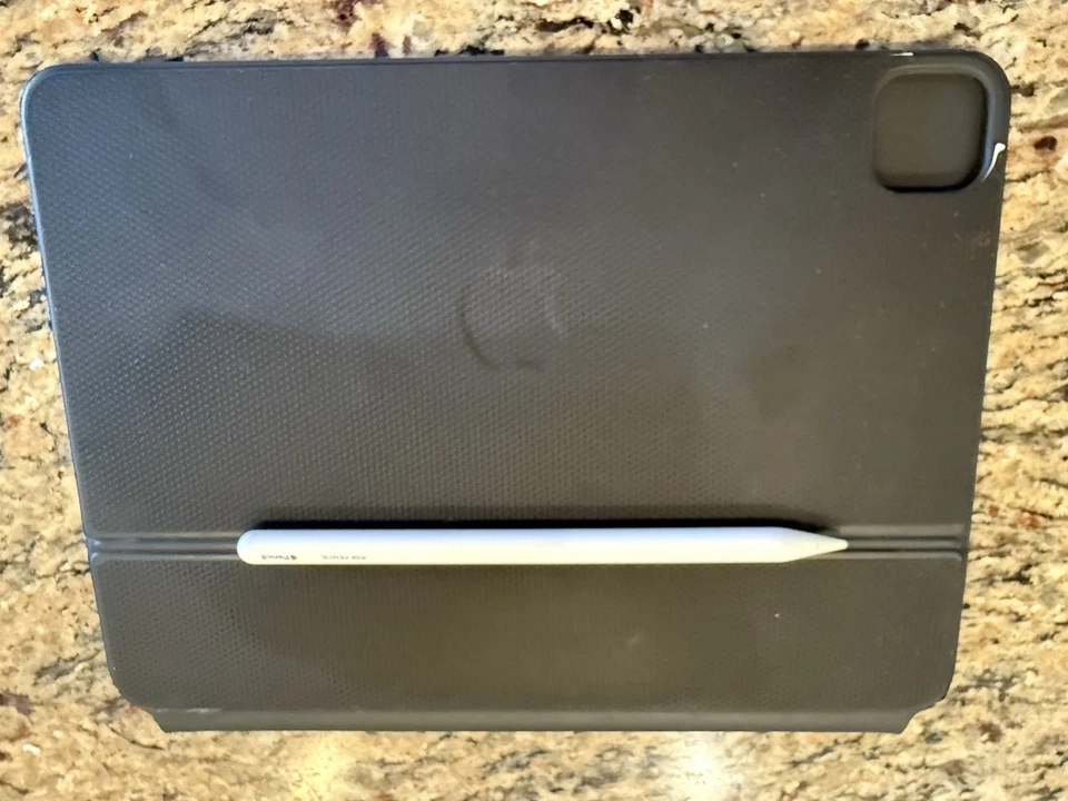 PAQUETE: Apple Magic Keyboard 11" iPad Pro 1-4 y iPad Air 4/5 + Lápiz 2da Generación Foto 2 de 3
