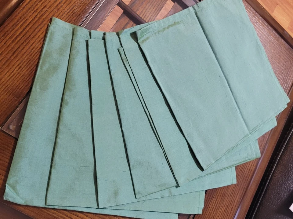 Jim Thompson Silk Napkins Emerald 22" x 22" Set Of 6  - Image 3 of 3