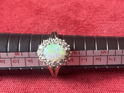 Vintage 18 Karat Weißgold Opal und Diamant Cluster Ring