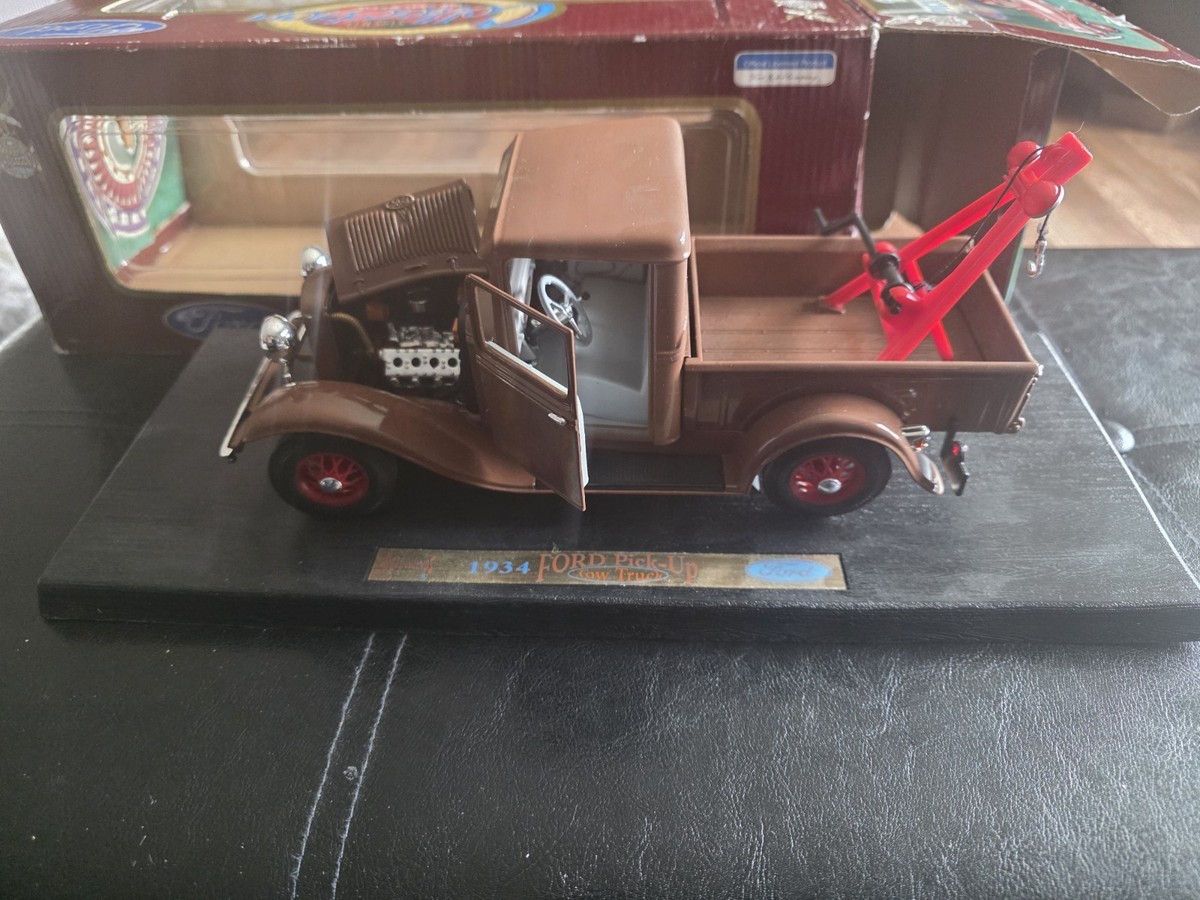 1934 Ford PickUp Wrecker Road Legends Collection 1:18 | eBay