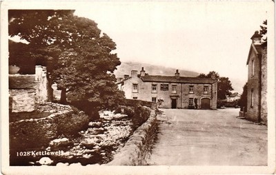 Postkarte Kettlewell und Race Horses Inn Upper Wharfedale North Yorkshire RPPC