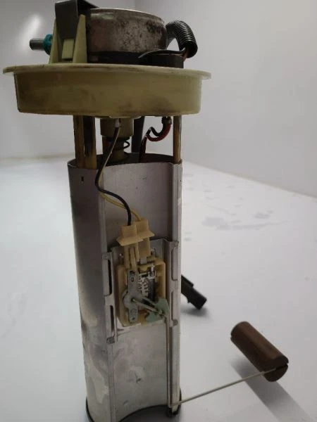 1997-02 JEEP WRANGLER Fuel Pump Assembly Includes Sender - Image 3 of 4