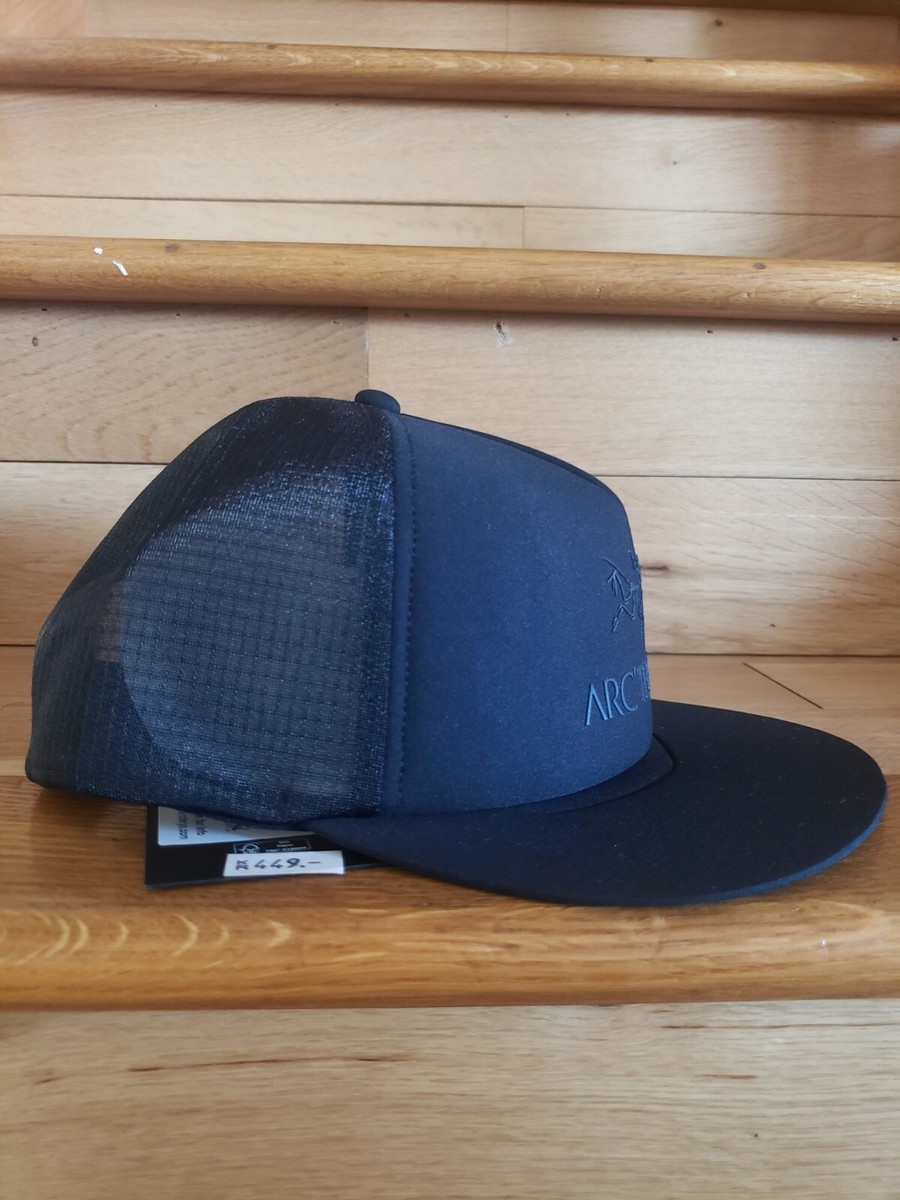 Arc'Teryx Logo Flat Brim Trucker Hat. Black. . Snapback Lid Arc'Teryx Logo Flat Brim Trucker Hat. Black. . Snapback Lid