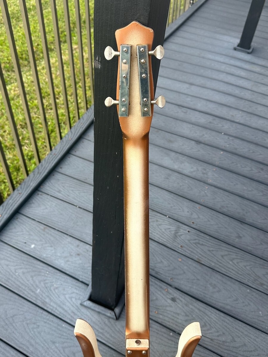1962 Danelectro 4423 Longhorn 4 String Bass an ultra clean