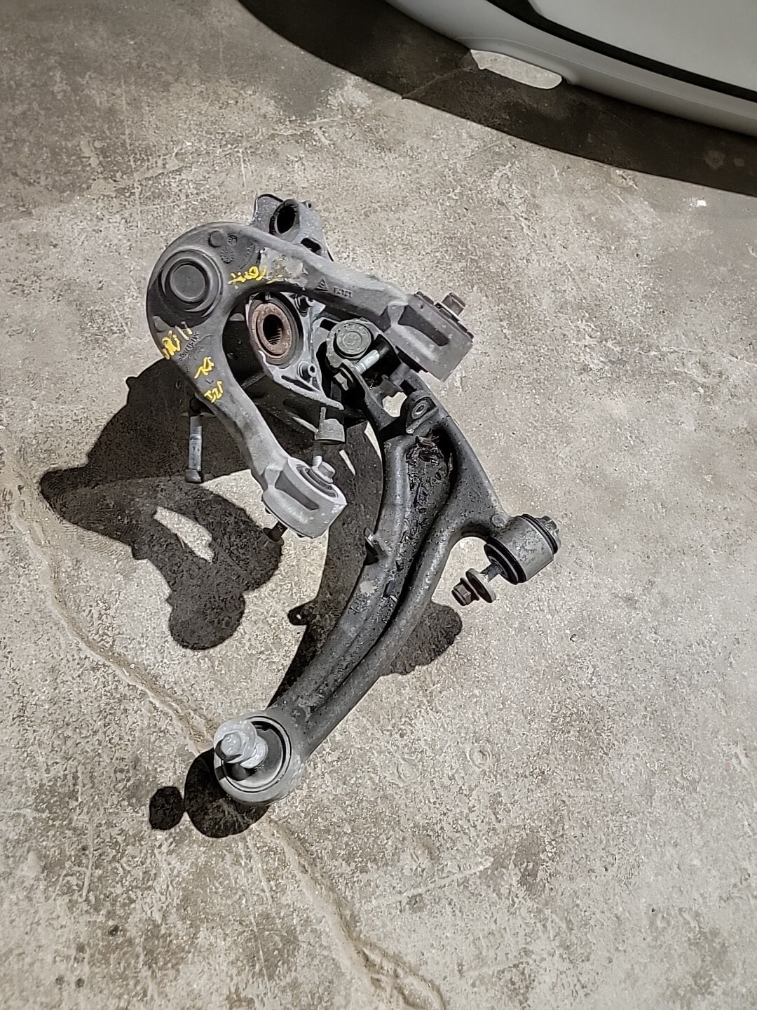 2011 Aston Martin Db9 Front Left Driver Spindle Knuckle Hub Control Arm Oem