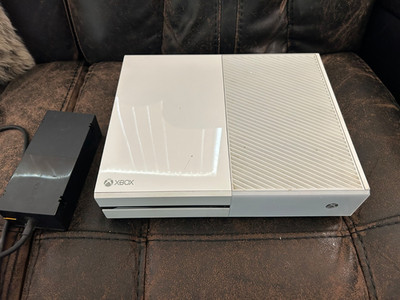 Sunset overdrive *Rare* Xbox One Console w/ 2x Controllers & Destiny included