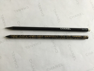 2x Chanel Bleistift, Zeichenstift, dabei einer mit edler goldener Verzierung