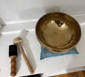 10" G/D Note Chakra Hand Hammered Tibetan Singing Bowl