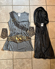 Vestido Disfraz Cazadora Adolescente Medieval Juegos del Hambre, Cinturón, Puños y Capa con Capucha con