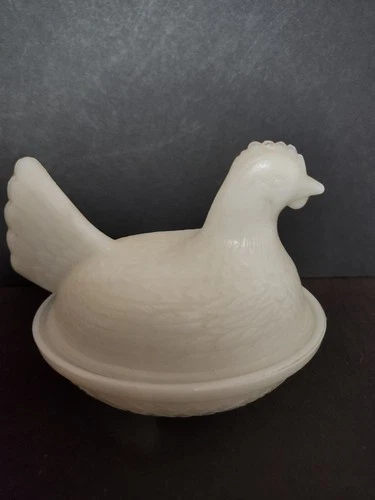 Vintage Milk Glass Small Nesting Chicken Candy Dish 4-1/2" MINT COND