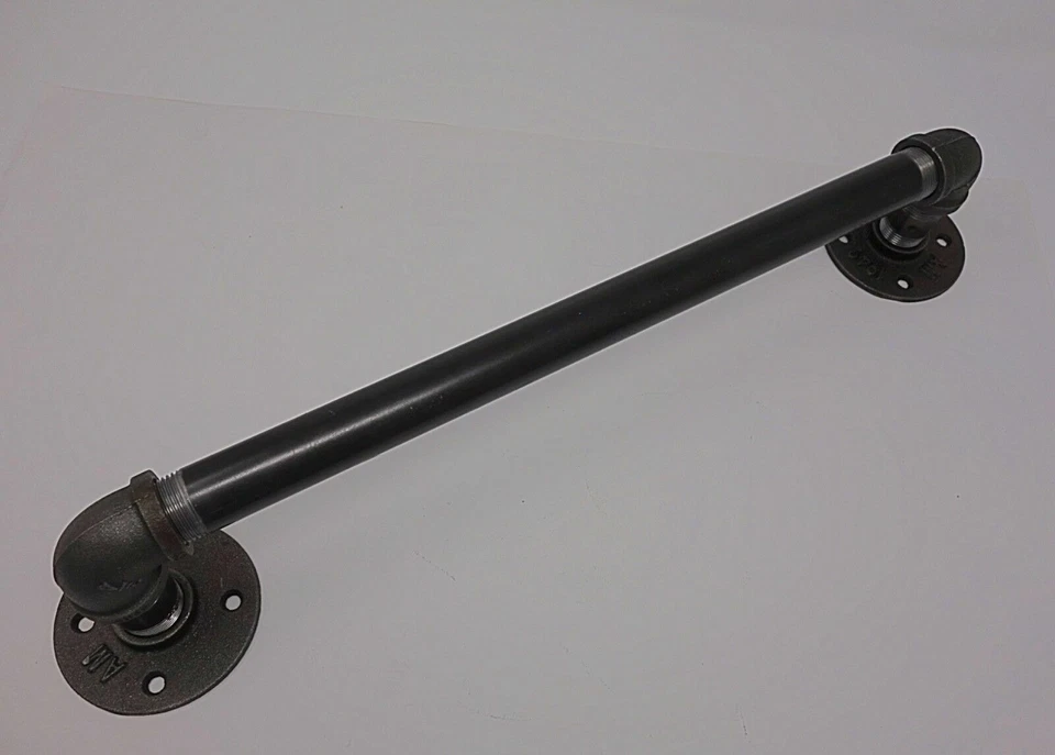 Curtain rail/pole with brackets made from 3/4” Industrial galvanised iron pipe - Image 4 of 4