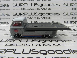 Hot-Wheels-1-64-LOOSE-Team-Transport-VOLKSWAGEN-VW-Transporter-T1-Pickup-Tow-Rig