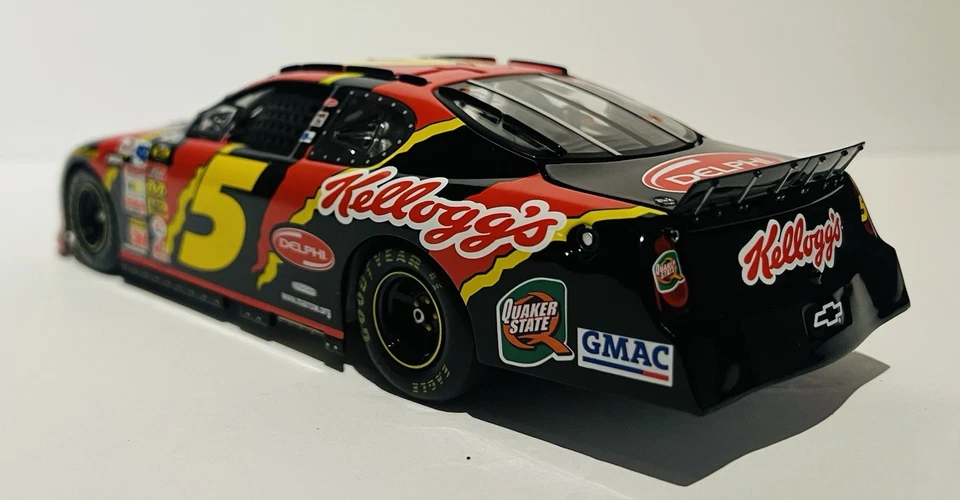 Team Caliber #5 Kellogg's/Delphi 2004 Monte Carlo  Terry Labonte 1:24 Scale - Image 3 of 4