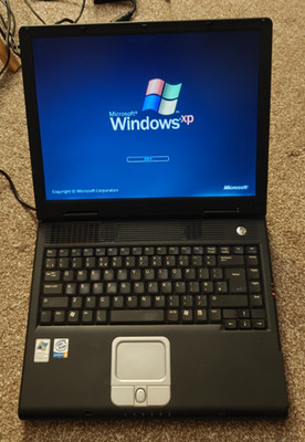 Advent 7065 MID2030 3GHz XP 15'' Retro Gaming Laptop DVD WLAN Büro günstig