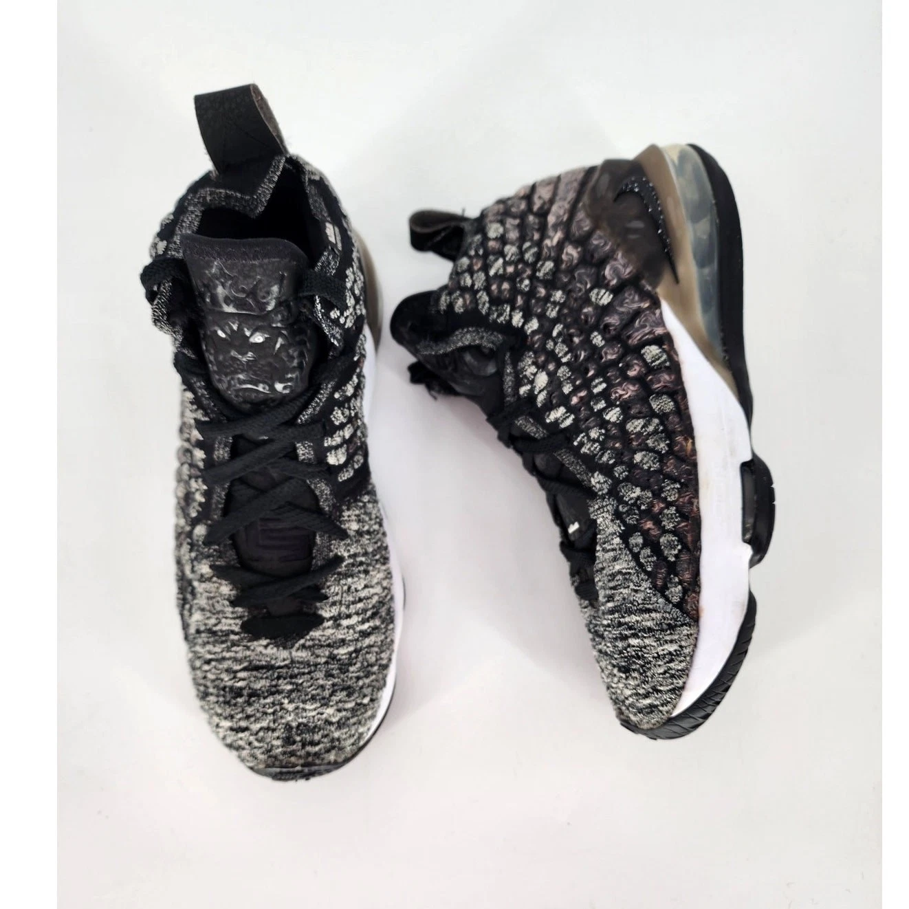 Scarpe da basket Nike LeBron 17 "In the Arena" Knitposite nere bianche taglia 7 anni