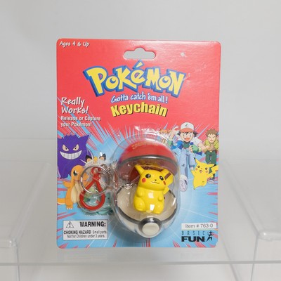 Basic Fun - 1999 Pokemon Pokeball Keychain - #25 PIKACHU *NM*