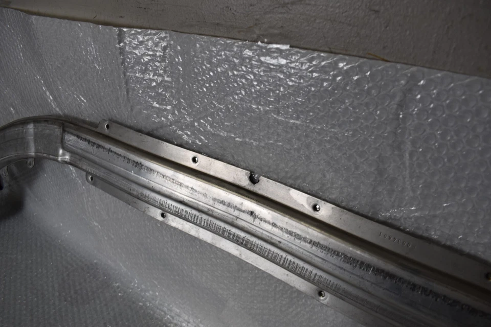 MERCEDES-BENZ E63 AMG 前盖支持收音机 2019 铝支架 原始设备制造商 — 第 3/4 张图片