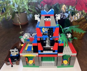 LEGO Adventurers Jungle Amazon Ancient Ruins 5986 Most of the Parts w/Sun Disk