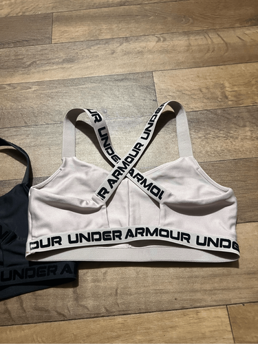 Under Armour Sports Bra Bundle Woman’s SEE PHOTOS FOR MEASUREMENTS - Picture 5 of 10