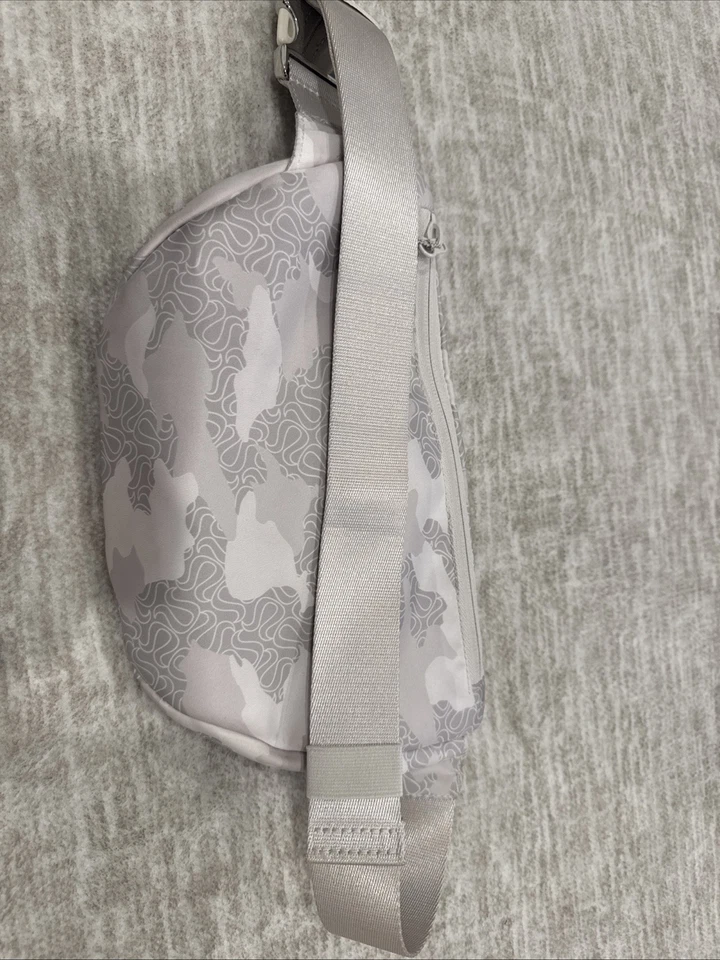 Lululemon Camo Belt Bag Grey And White - Image 2 of 4
