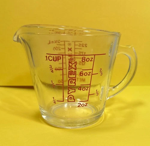 Pyrex Measuring Cup 508  1 Cup Red Lettering Closed D Handle USA Vintage