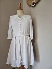 PROMOD : SUPERBE ROBE BLANCHE ASPECT TISSU INDIENNE FROISSÉ CEINTURE