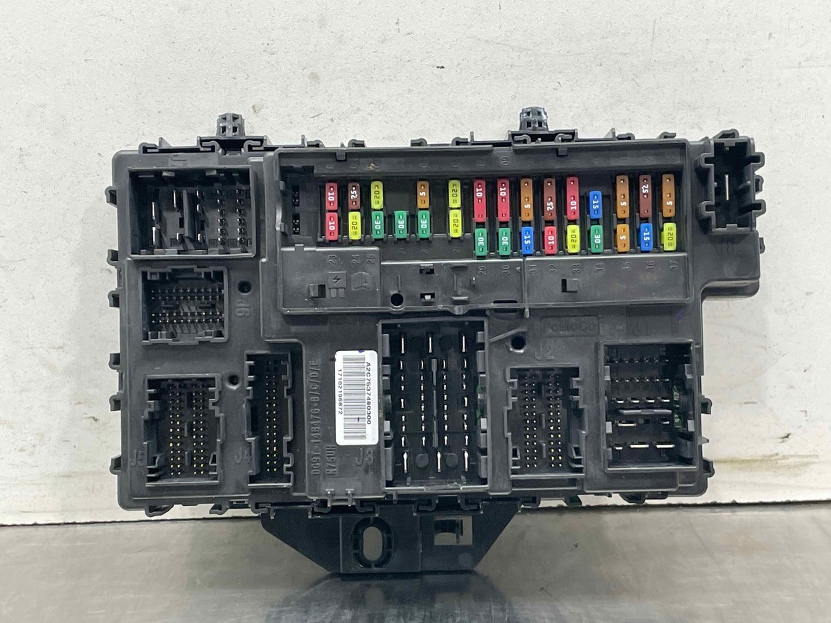 2017 Lincoln MKC Multifunction Smart Junction Box Control Module