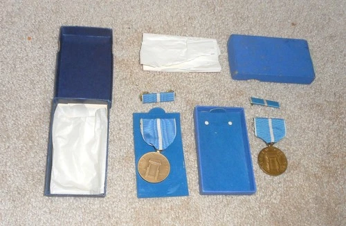 PAIR OF VINTAGE KOREAN WAR SERVICE PENDANTS MEDALS MILITARY w/ BOXES (B)