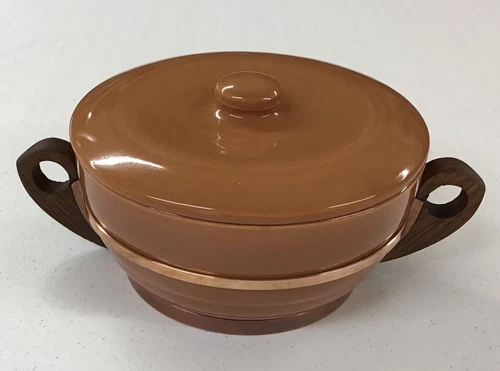Vintage Bauer Pottery  Rust 2 qt Casserole Dish in Copper Frame