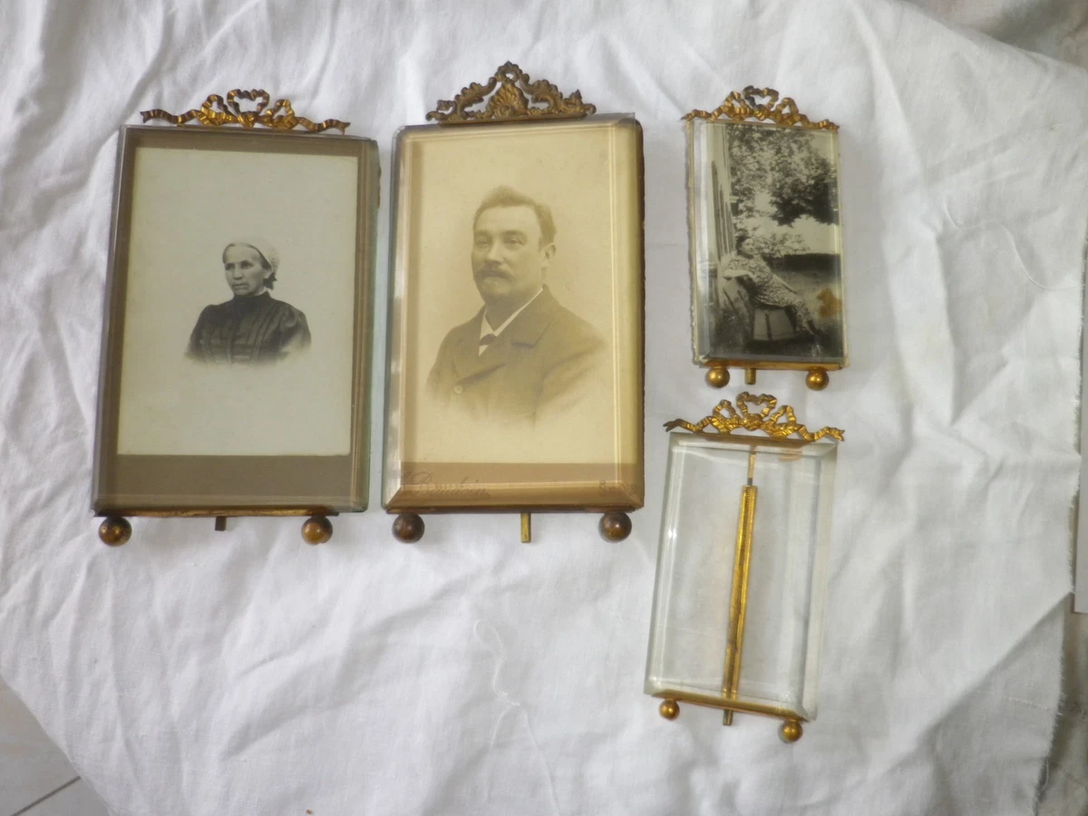 ANCIEN PETIT CADRE porte photo en métal doré et verre biseauté abimée