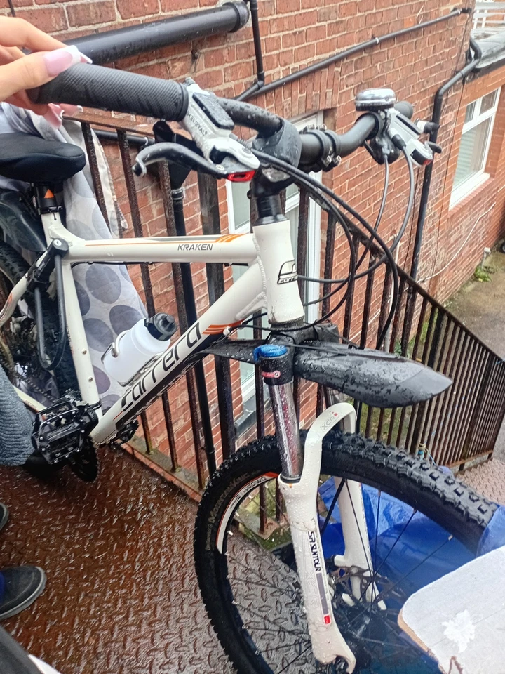 Carrera Kraken Mountain Bike White 20" Large Frame Needs Brake Fluid - Image 2 of 3