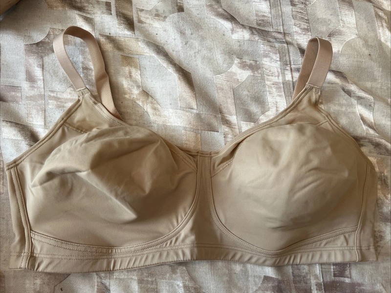 Ladies Playtex Smoothing Minimizer Size 42C Nude 4697 Bra