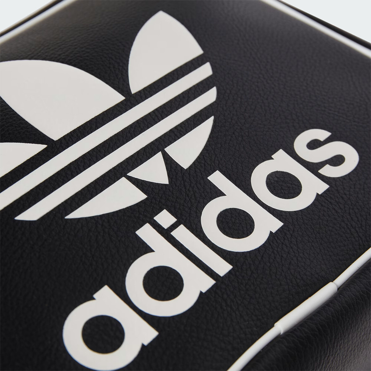 【adidas】 Originals Adicolor Premium Cosmetic Bag New Adidas Originals ADICOLOR COSMETIC BAG IZ1759 BLACK