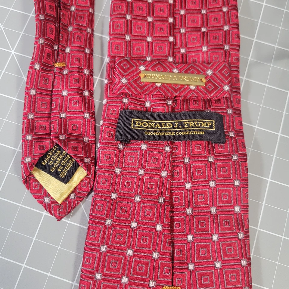 Donald J. Trump 真丝领带红色格子金条长 60 英寸领带 — 第 2/4 张图片
