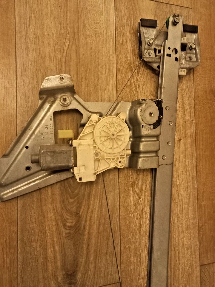 MERCEDES SPRINTER -DRIVER SIDE FRONT WINDOW REGULATOR - A9067200146RH Right Side - Image 4 of 4