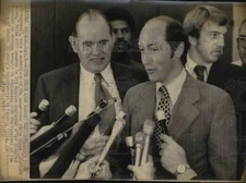1973 Press Photo White House Aide David Young Talks to Press, Los Angeles