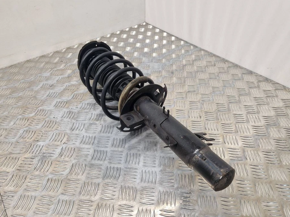 Peugeot 208 2017 Front right front shock absorber with spring 9804831280 - Image 3 of 4