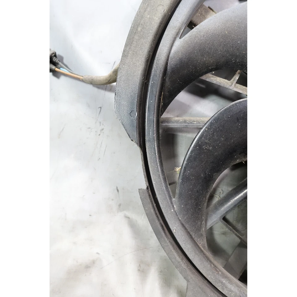Ventilador de refrigeración eléctrico condensador auxiliar BMW E36 serie 3 92-99 dañado OEM Foto 2 de 4