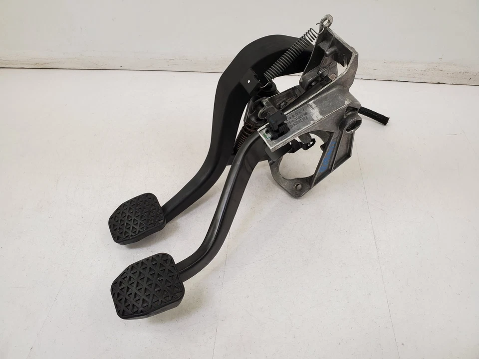 ✅ 07-13 OEM BMW E90 E92 E93 335 TRANSMISIÓN MANUAL Conjunto Pedal Freno Embrague Foto 4 de 4