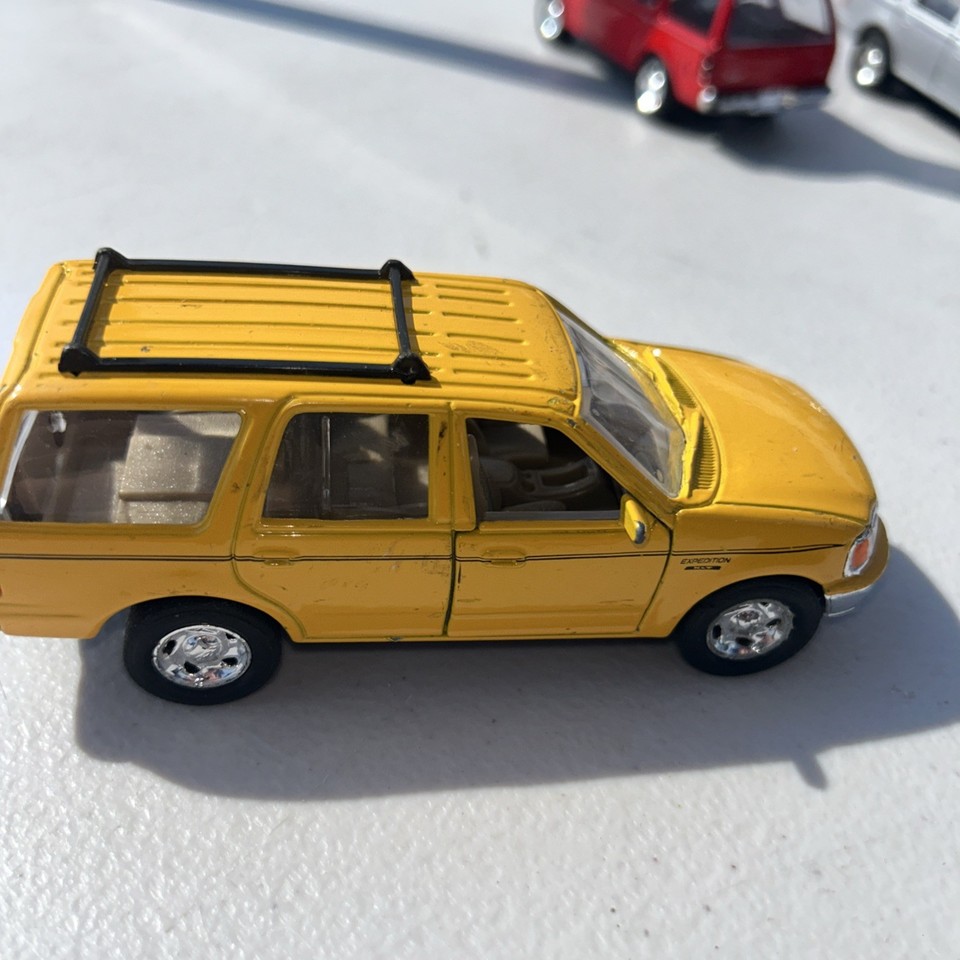 Welly Lot No. 9874 Ford 98 Expedition Scale 1/32 yellow red silver | eBay
