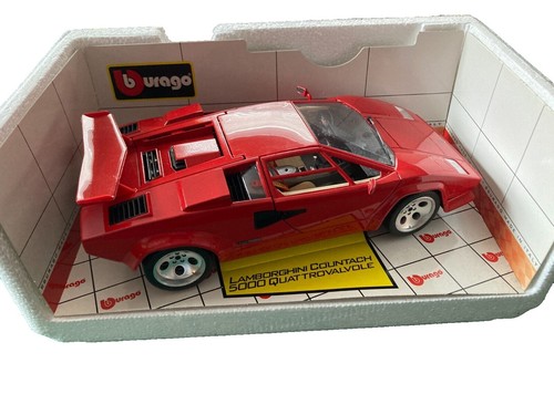 LAMBORGHINI COUNTACH LPI 800-4 1:64 Miniature de Collection Diorama