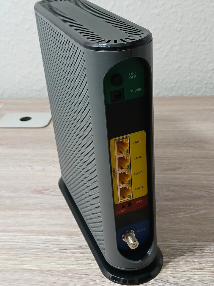 Motorola MG7700 AC1900 Dual-Band DOCSIS 3.0 Cable Modem WiFi Router w Power Cord - Image 2 of 4