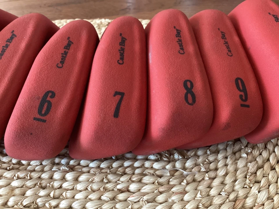 Juego de 9 cubiertas de hierro Castle Bay para zurdos 2-9 + SW Red Golf Club Softex Foto 3 de 4