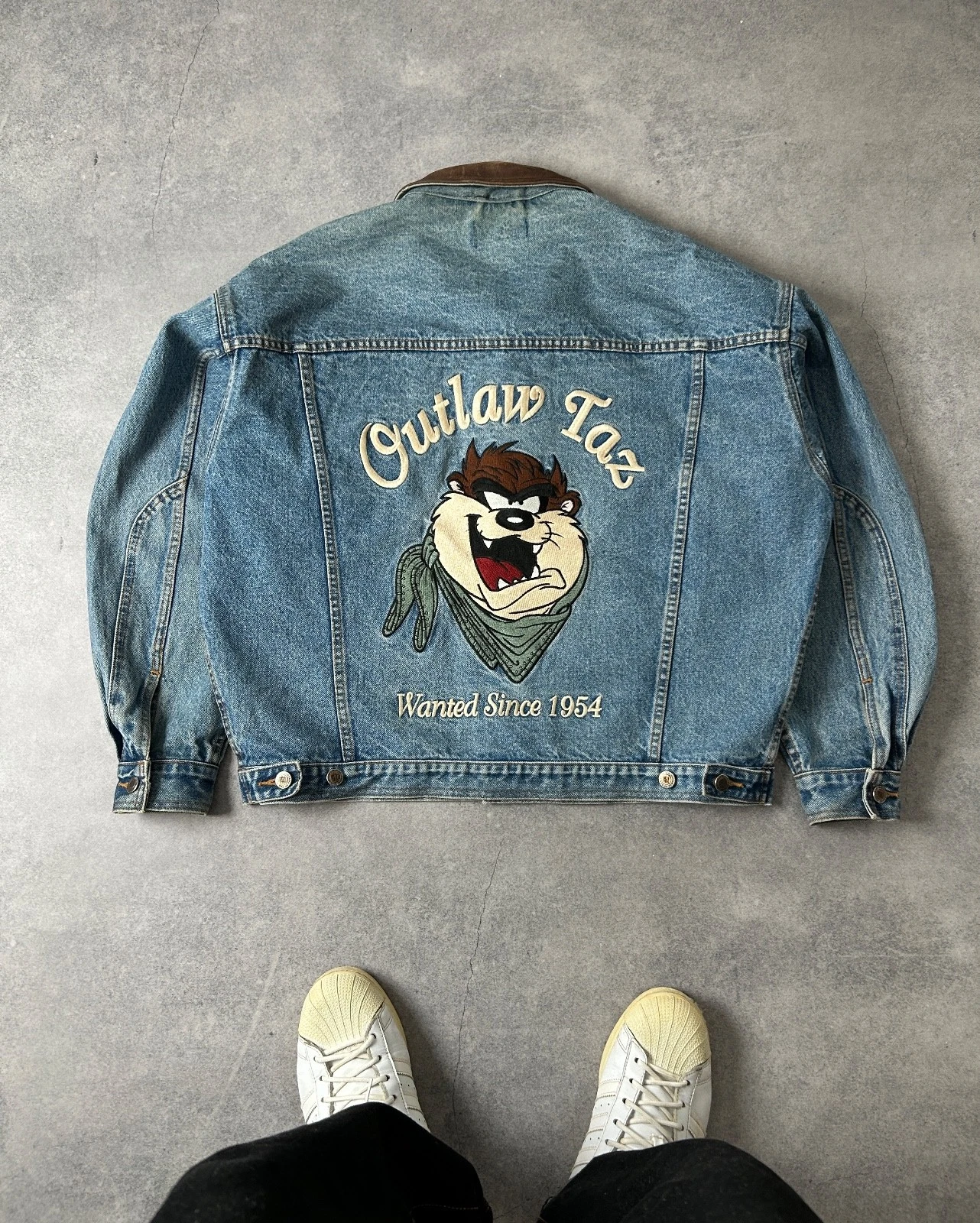 Warner Bros Out law Taz big logo denim jacket size L