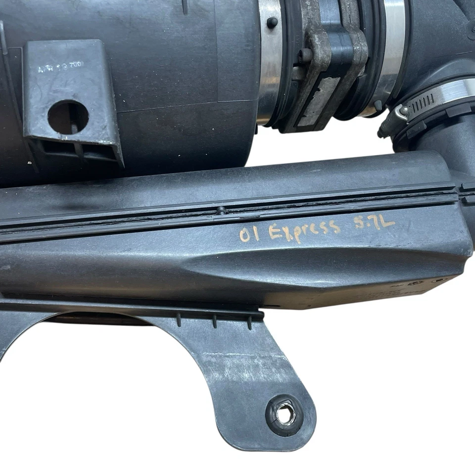 GMC Savana Van 1500 2002 motor 5,7 L filtro de aire admisión de aire  Foto 2 de 4