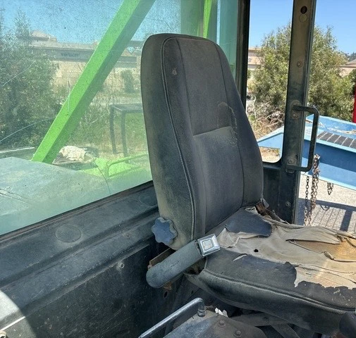 2001 TAYLOR THD 250M 2 STAGE 25,000LB PNEUAMTIC DIESEL FORKLIFT - Image 2 of 4