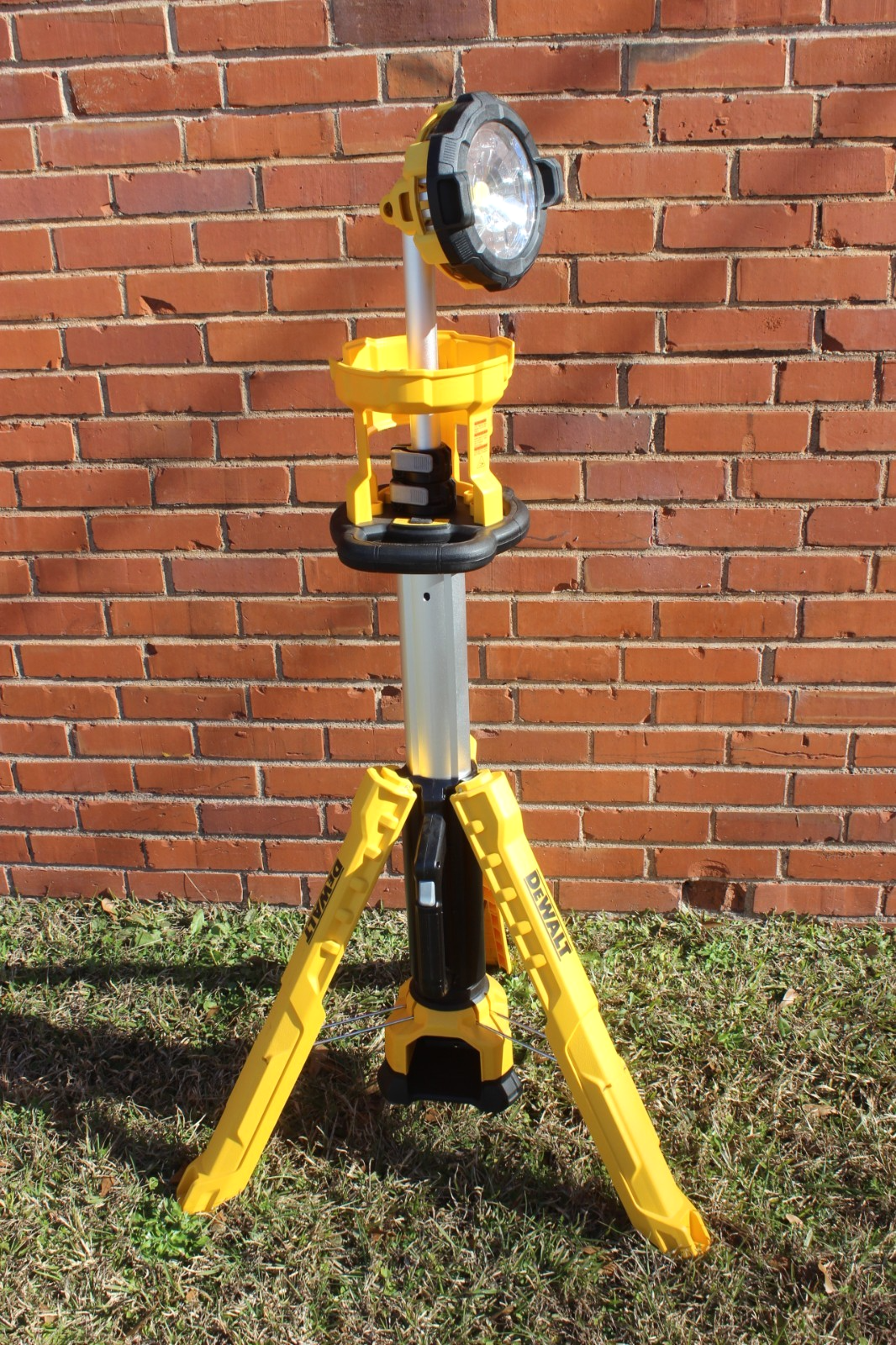 DewaltDCL07920vMaxCordlessTri-PodLEDJobSiteWorkLight(ToolOnly)